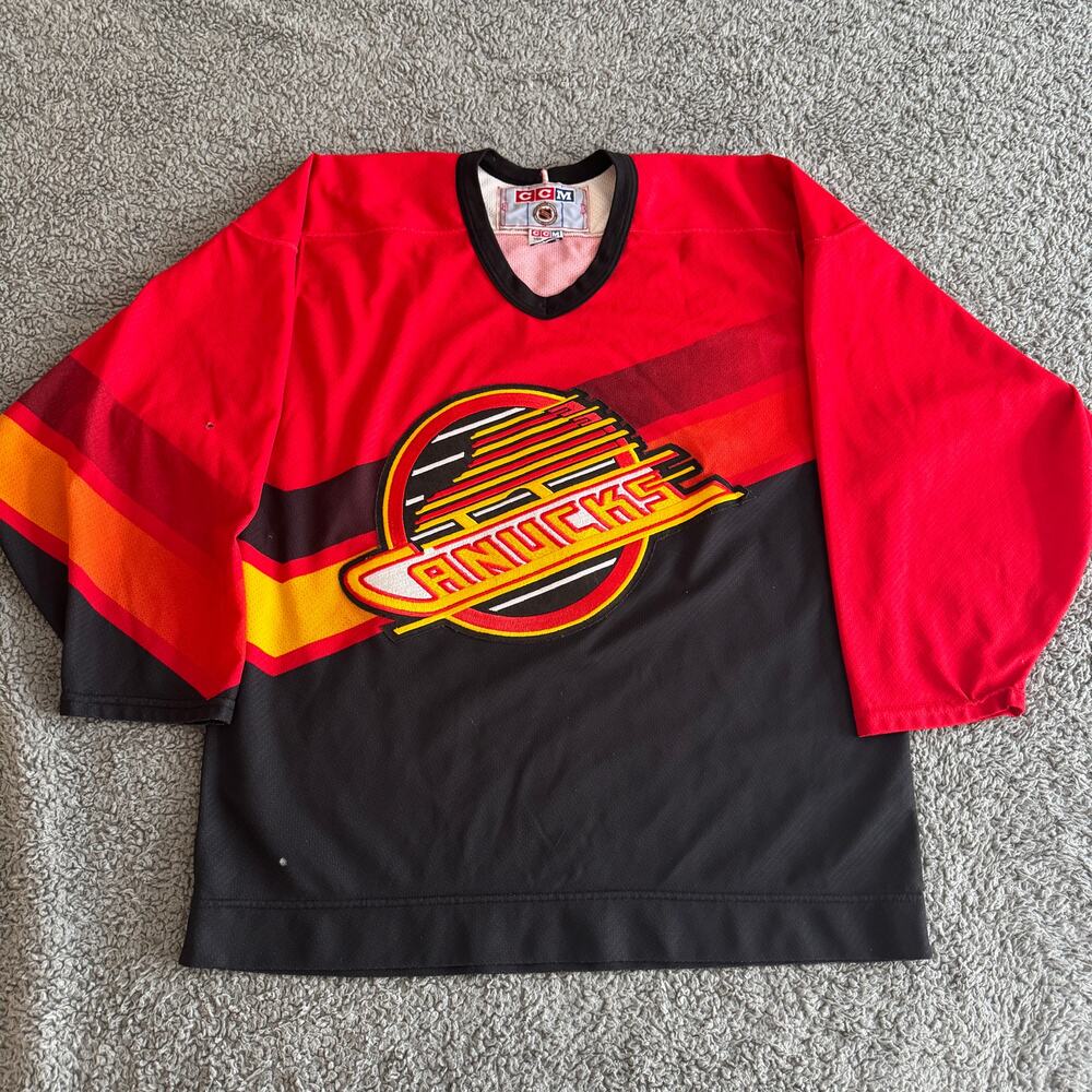 Rare NHL Vancouver Canucks CCM Salmon Gradient Flying Skate Hockey Jersey M